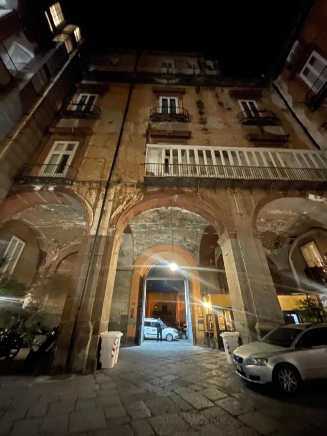 Holiday Home Tarsia Vicino Piazza Dante - Toledo Napoli Ngoại thất bức ảnh